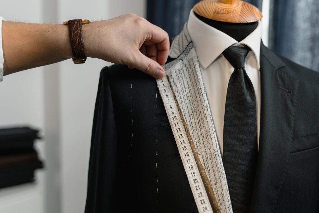 Made to Measure Suit vs Bespoke - All You Need to Know
