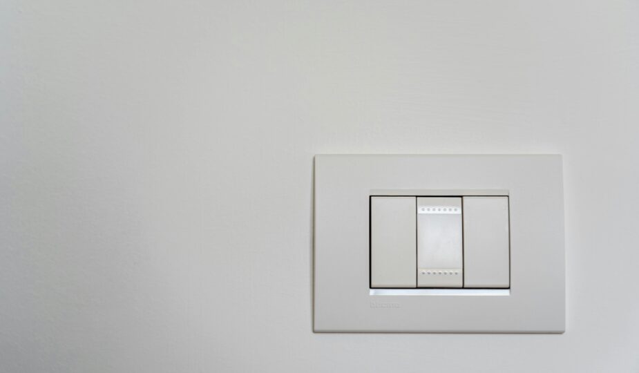 How a Small Business Energy Broker Can Help You Save Big on Energy Bills in 2025